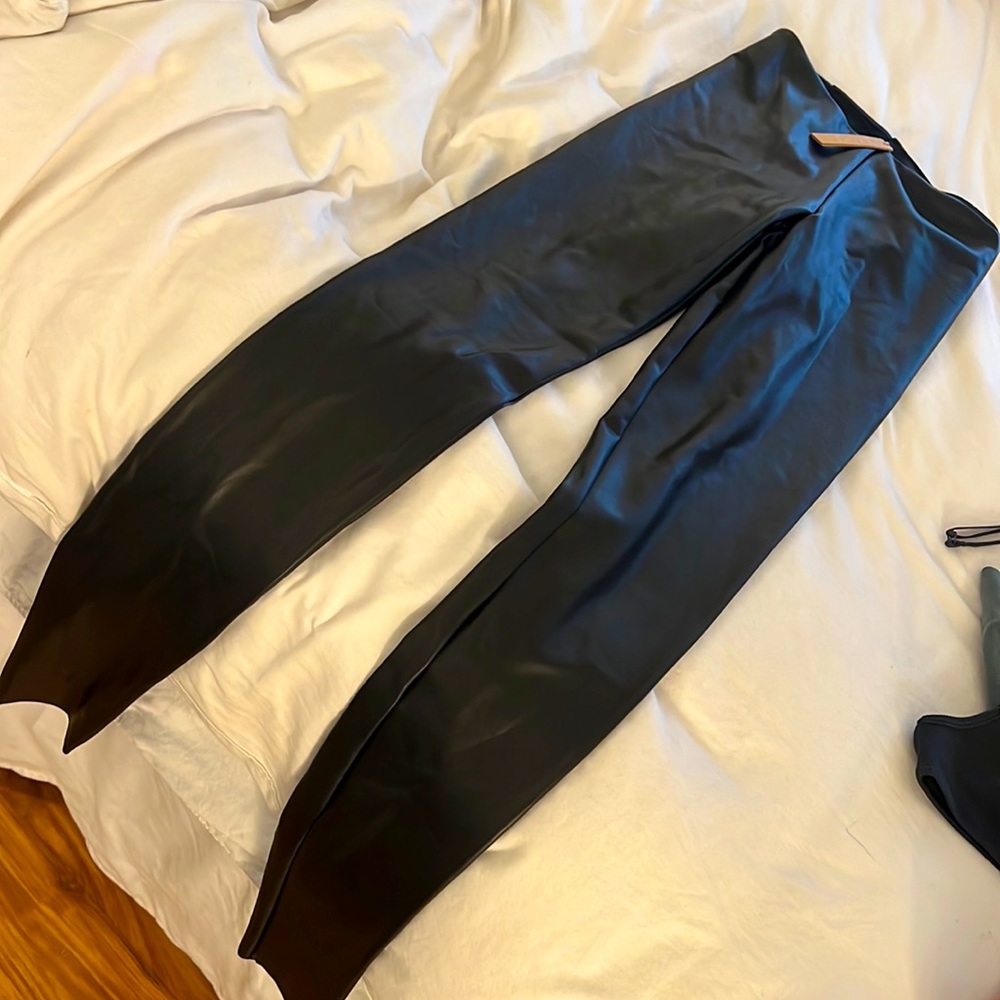 Skims Faux Leather Leggings size Small never worn.